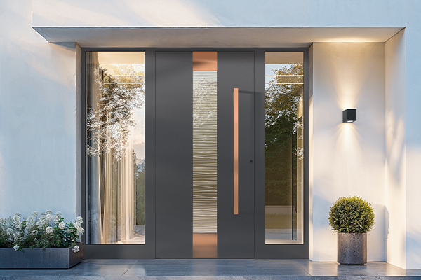 Anthrazit farbene KOMPtherm Haustür mit SUNSET Details