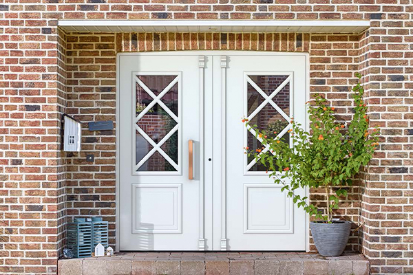 KOMPtherm Haustür in Landhaus Optik mit einem Griff in der Farbe SUNSET